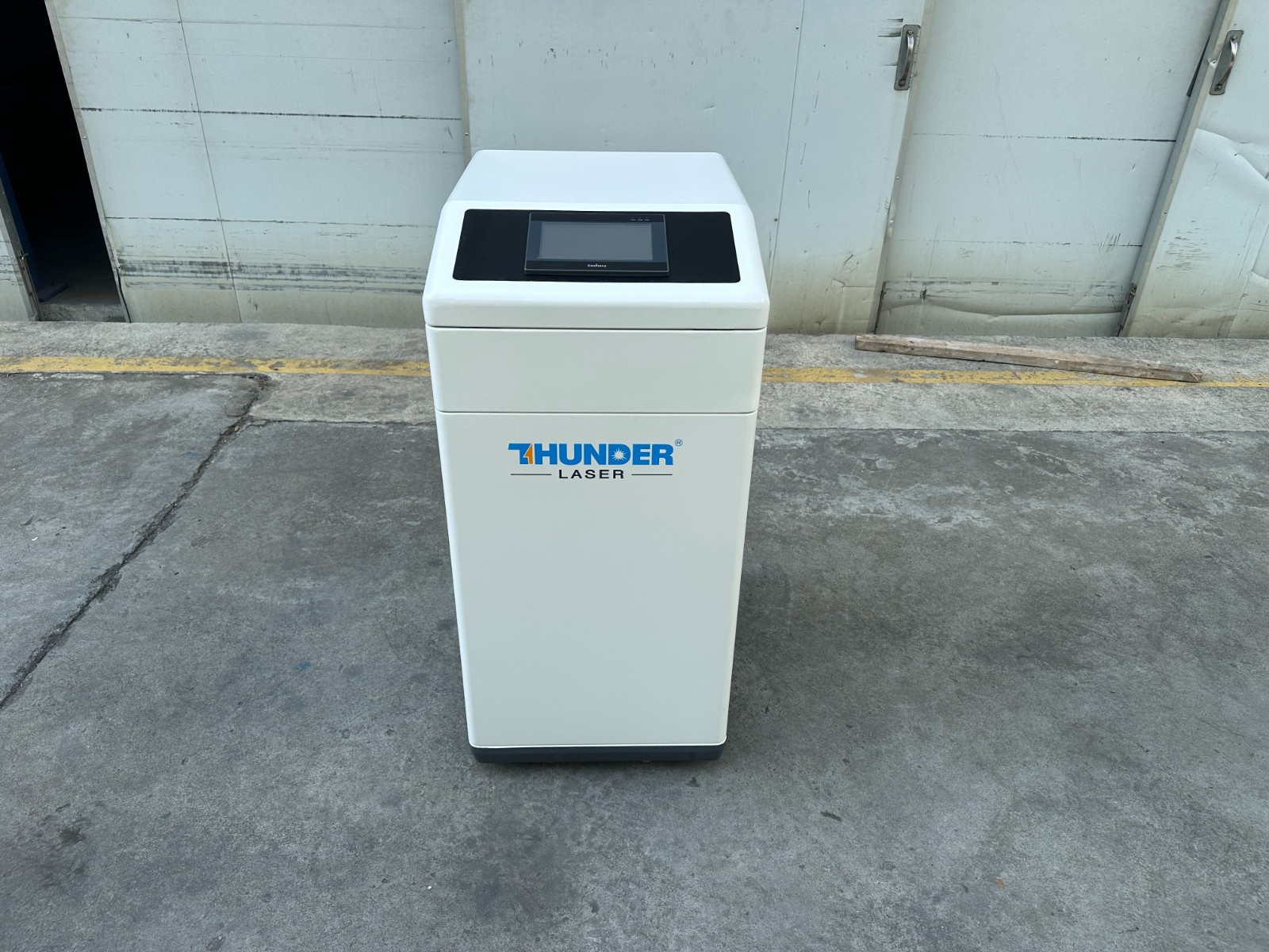Thunder Air fume extractor for laser exhaust filtration