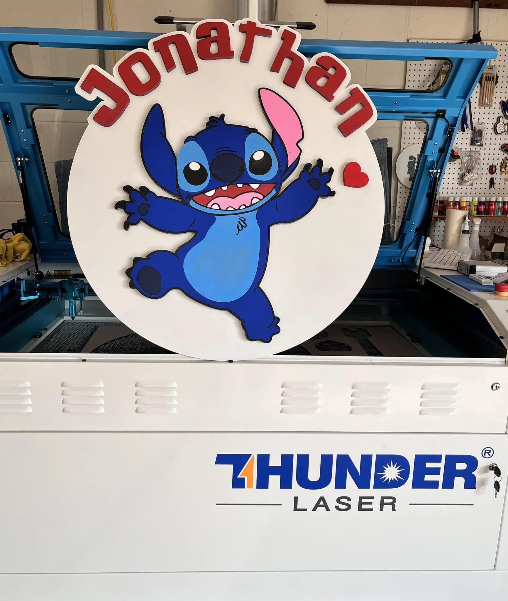 1780043230348395.webp A picture of laser-cut decoration painting.webp