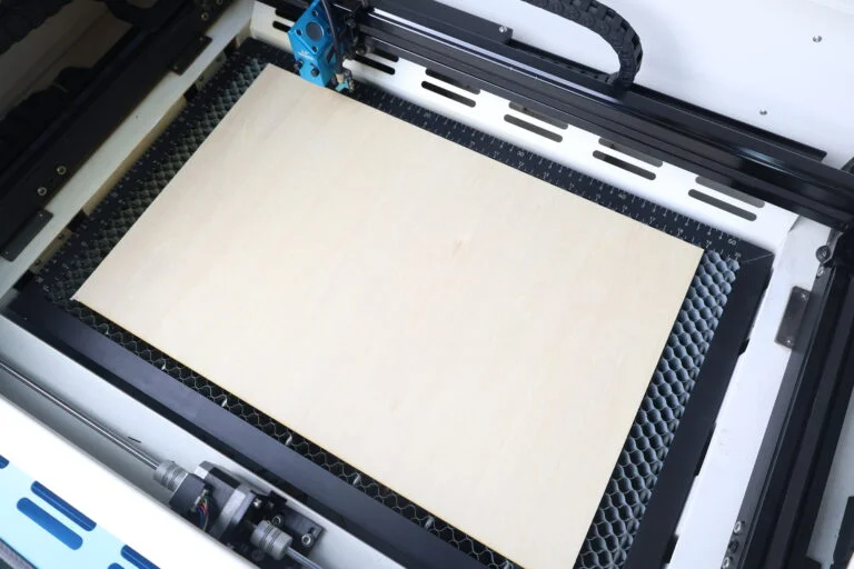 put the wood on the laser bed-step1.webp