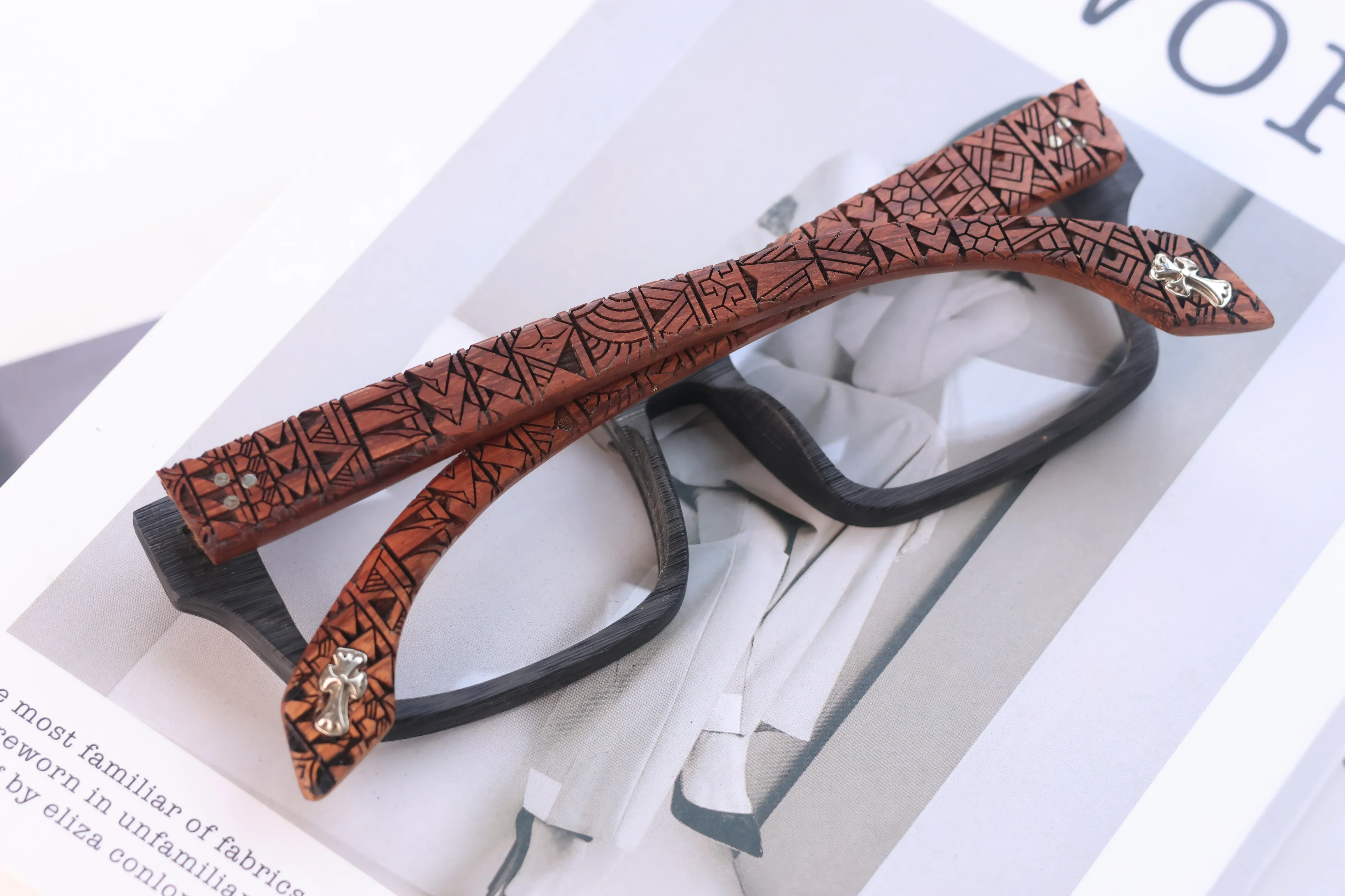 laser engraved wooden eye glasses